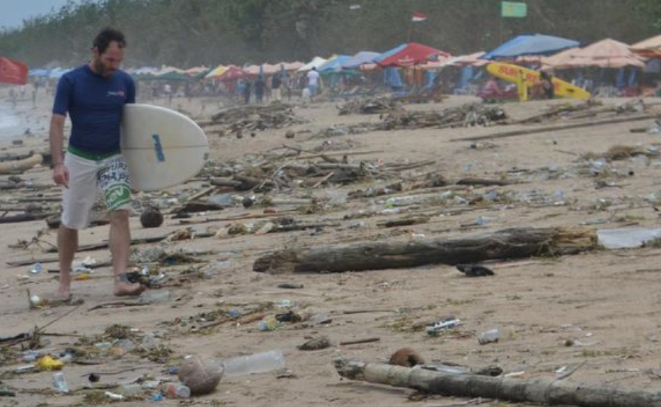 Peselancar: Turis Enggan Latihan Surfing di Bali karena Air Laut Kotor