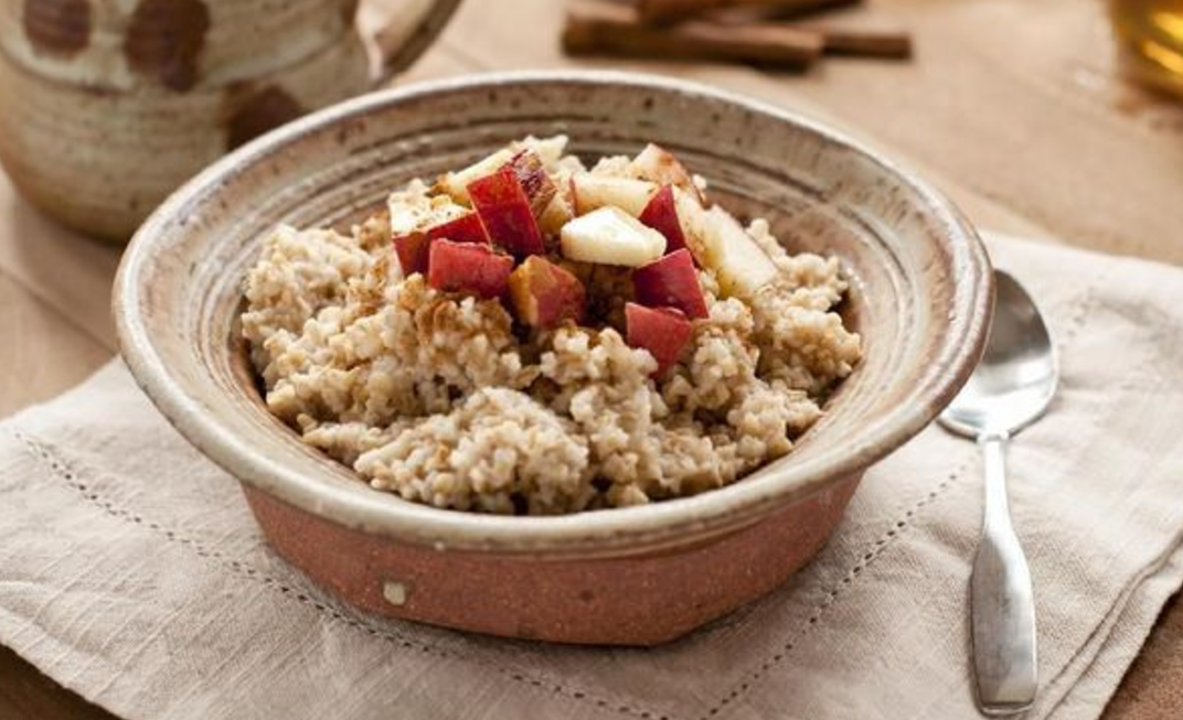 Apa yang Terjadi pada Tubuh saat Makan Oatmeal Setiap Hari?