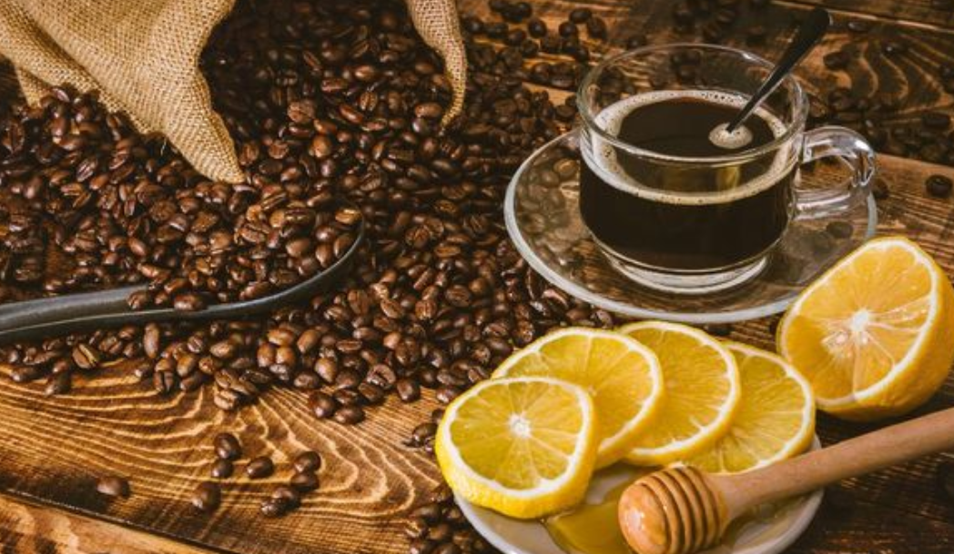 Benarkah Kopi Campur Lemon Bikin BB Turun? Ini Faktanya